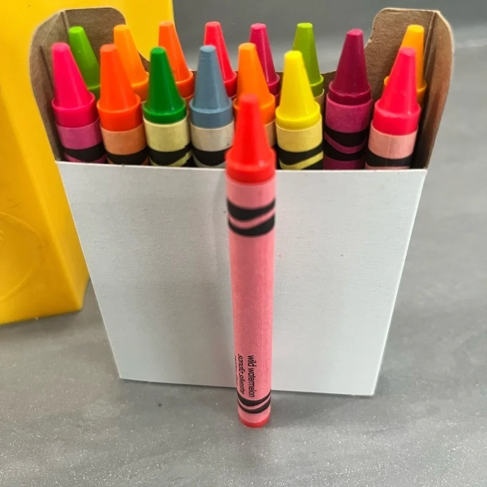 Crayola Ultimate Crayon Collection - 152 Count  NIB